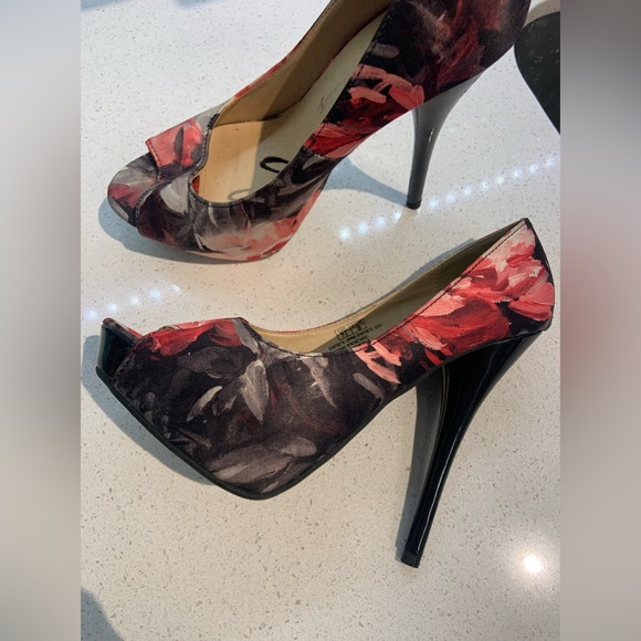 NEW Floral open toe heels - Picture 2 of 2